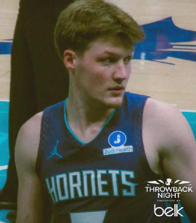 爱游戏体育中心-19中11！干翻三支冠军球队！力压弗拉格的新秀