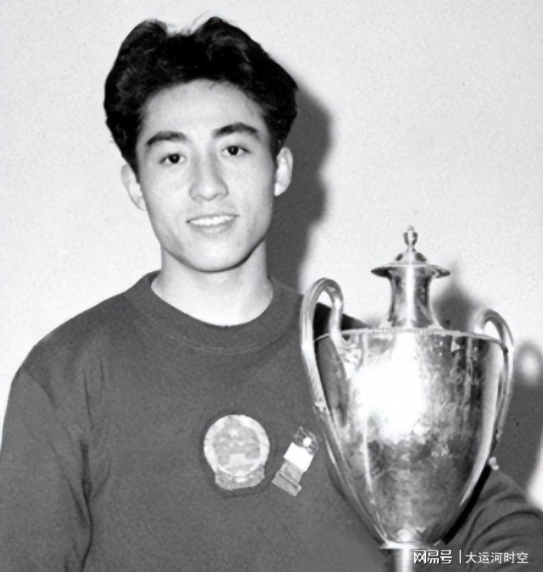 他是世界冠军，四人帮垮台后入狱4年，墓碑上一句话引人瞩目